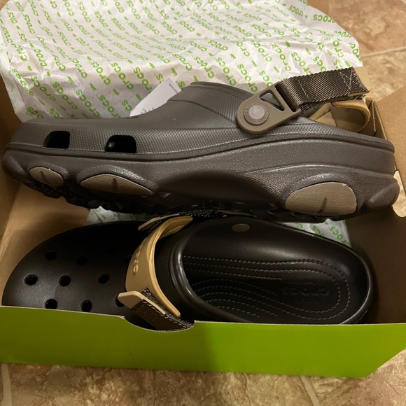 Unisex Clogs Crocs Classic All-Terrain Clog - Picture 3 of 9